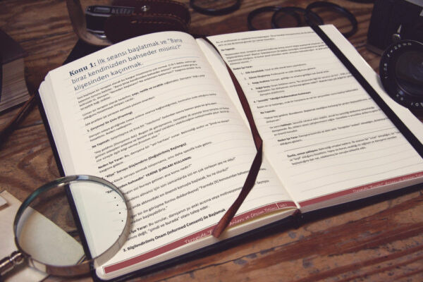 My mockup 1202 from Vintage Art Desk Mockups Terapide EYVAH ! anları ve çözüm yolları(PDF DİR)